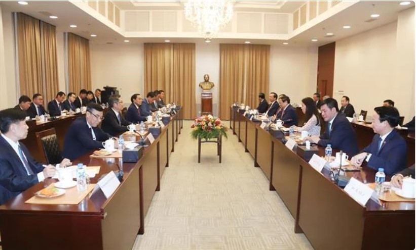 PM meets with Lao Vice President in Vientiane